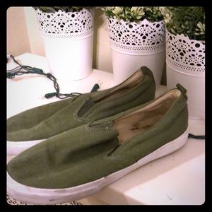 Gap slip on tennis shoes
